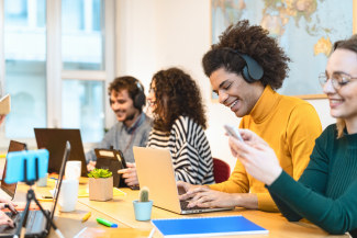 Studierende die sicher via Cloud zusammenarbeiten